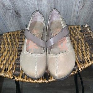 OTBT Salem Women's Mary Jane Wedge Leather Upper EVA Midsole Rubber Outsole 6M